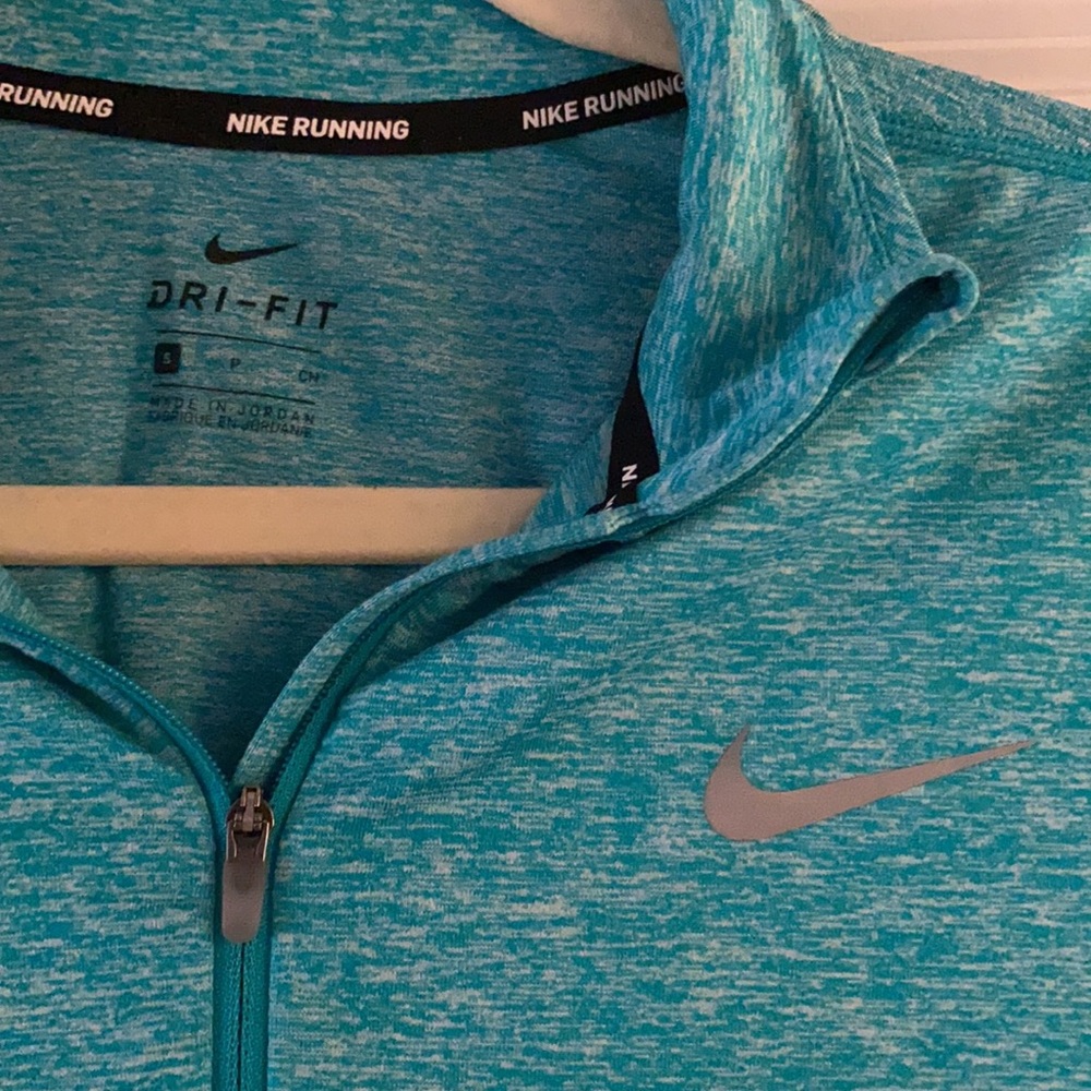 Nike active top